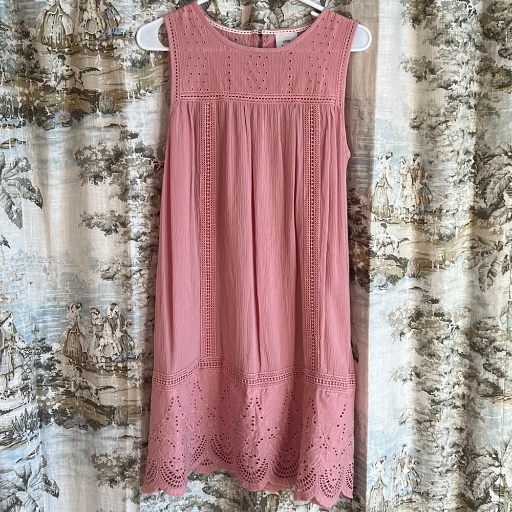 Size small sundress! Would fit an XS-M. I only wore this once.
